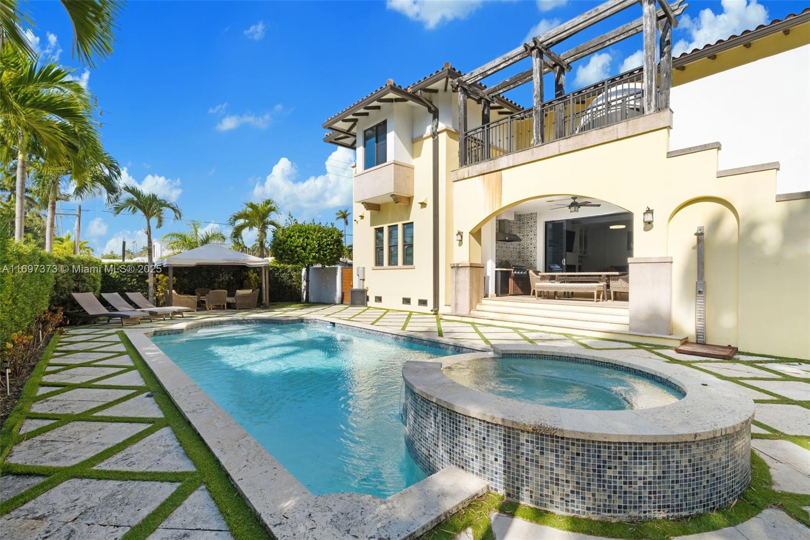 HOLLYWOOD LAKES SECTION - Residential