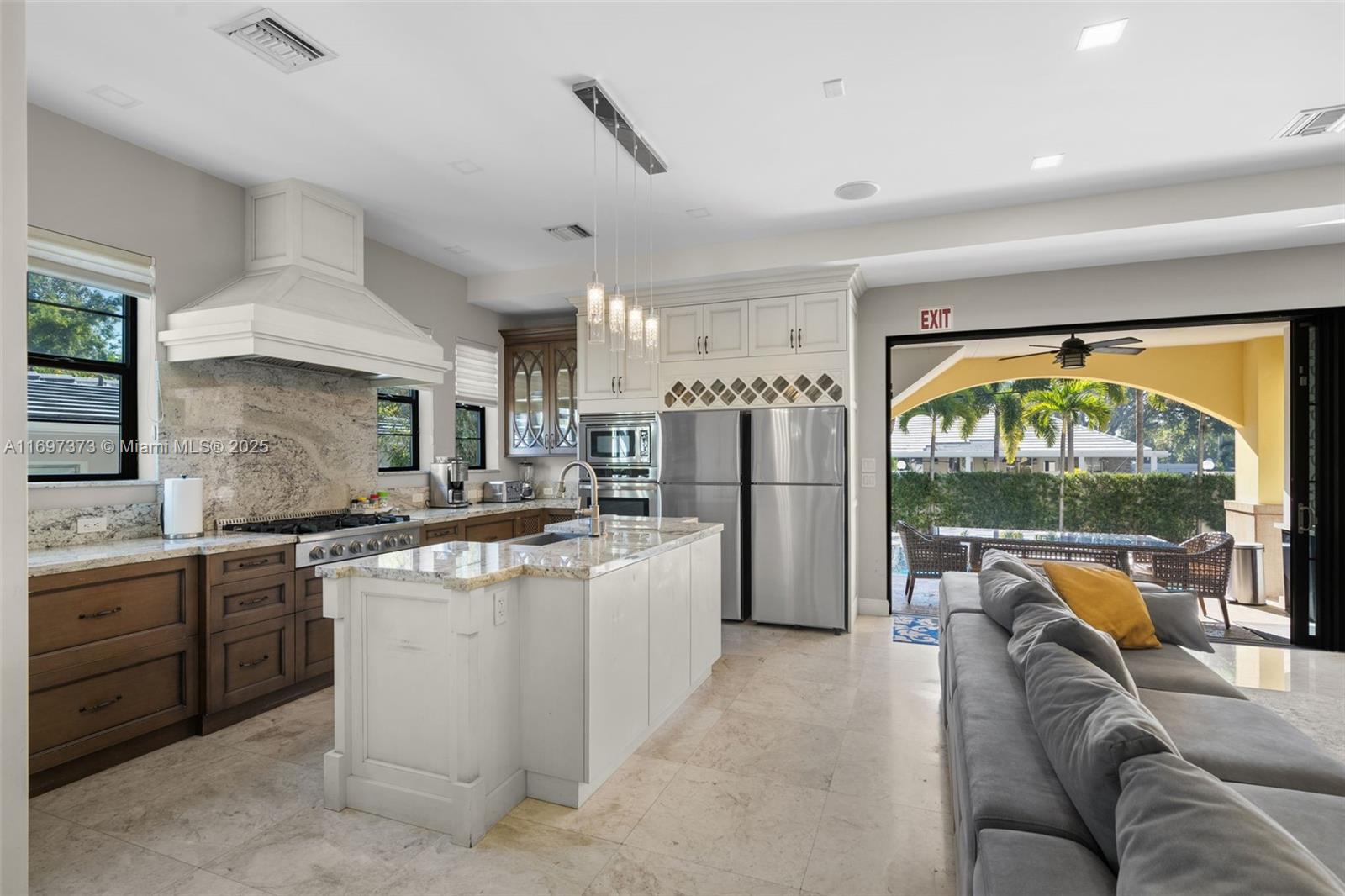 HOLLYWOOD LAKES SECTION - Residential