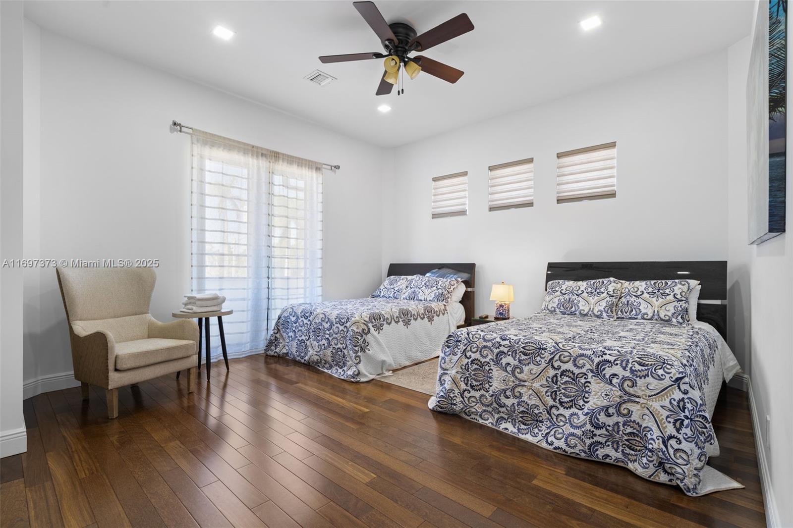 HOLLYWOOD LAKES SECTION - Residential