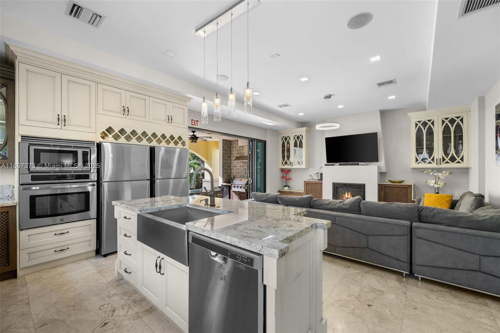 HOLLYWOOD LAKES SECTION - Residential