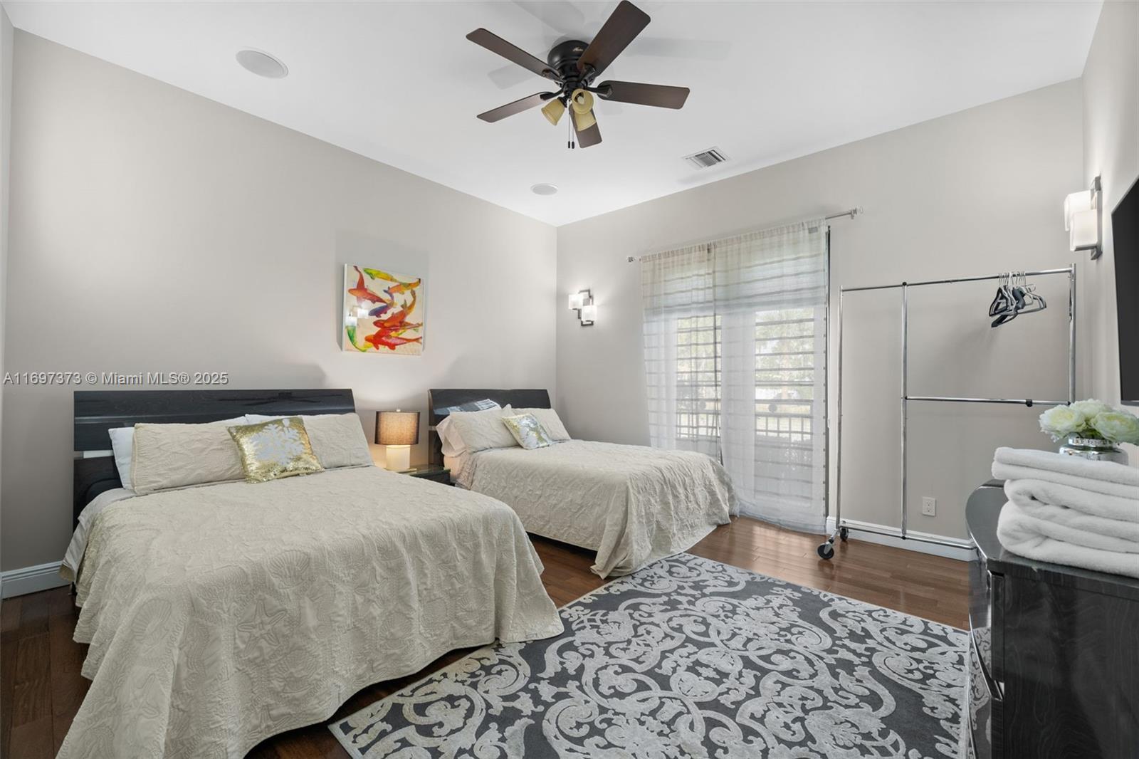 HOLLYWOOD LAKES SECTION - Residential