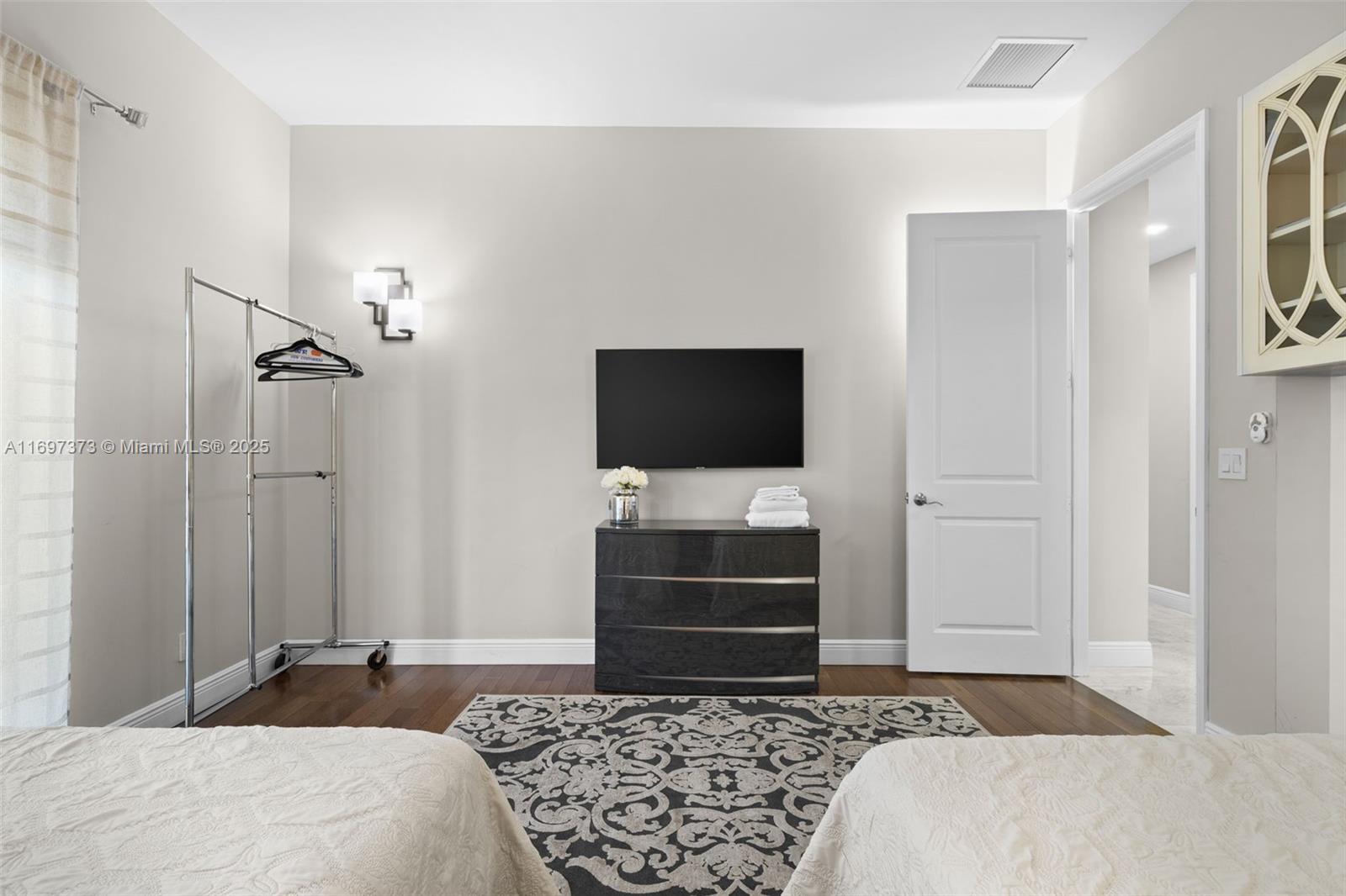 HOLLYWOOD LAKES SECTION - Residential