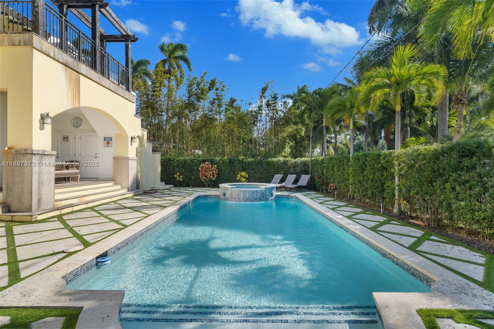 HOLLYWOOD LAKES SECTION - Residential