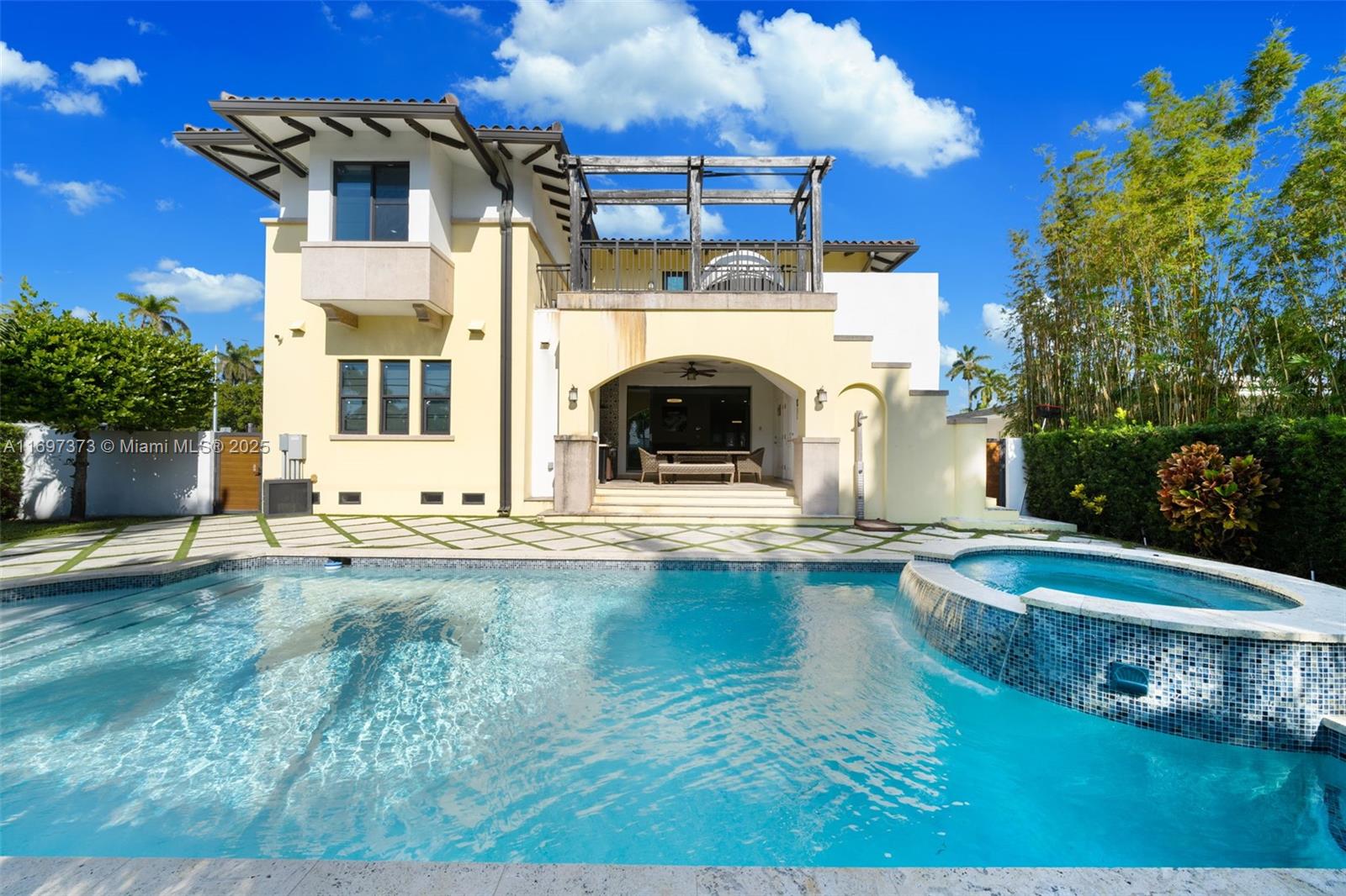 HOLLYWOOD LAKES SECTION - Residential