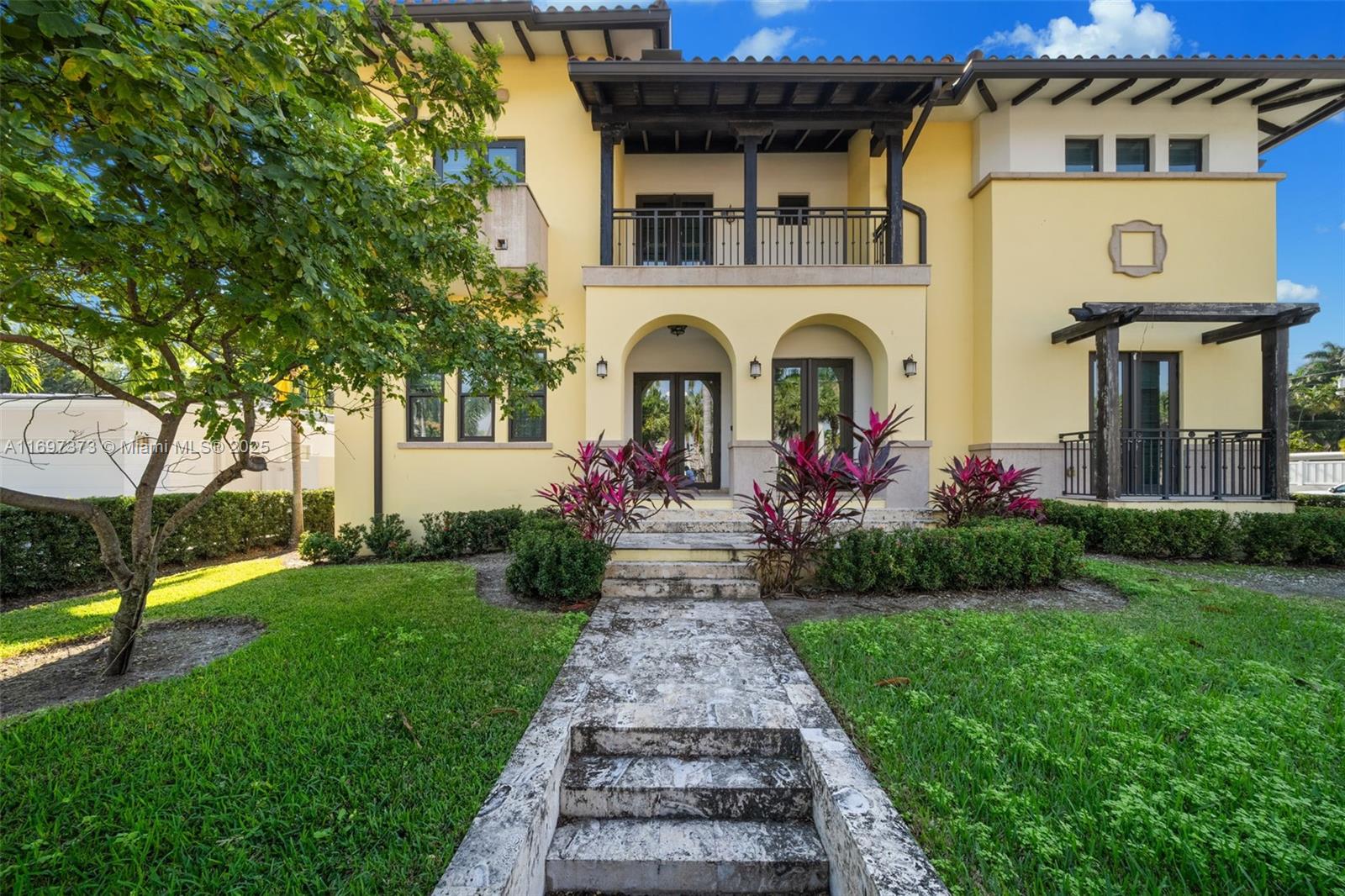 HOLLYWOOD LAKES SECTION - Residential