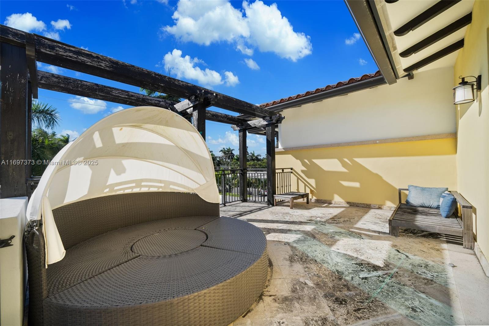 HOLLYWOOD LAKES SECTION - Residential