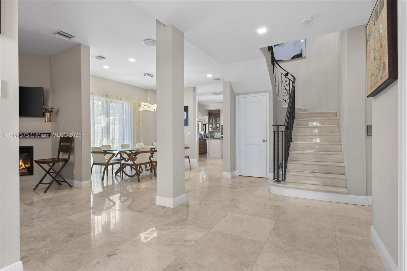 HOLLYWOOD LAKES SECTION - Residential