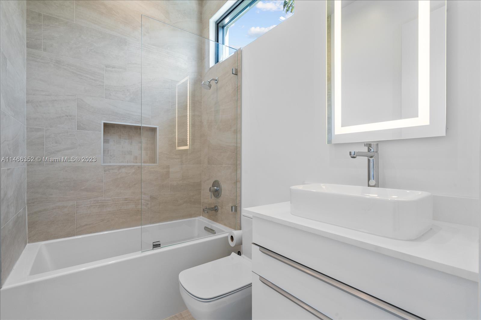 OCEAN SIDE SEC OF THE ISL - Residential Lease