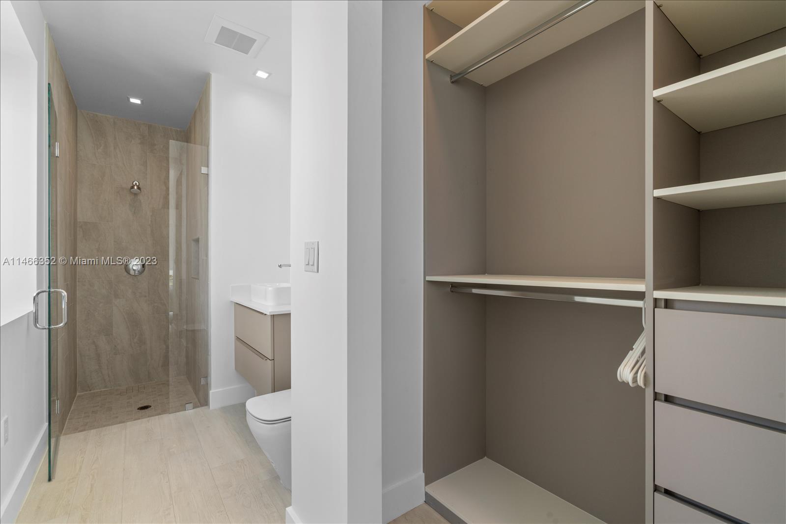OCEAN SIDE SEC OF THE ISL - Residential Lease