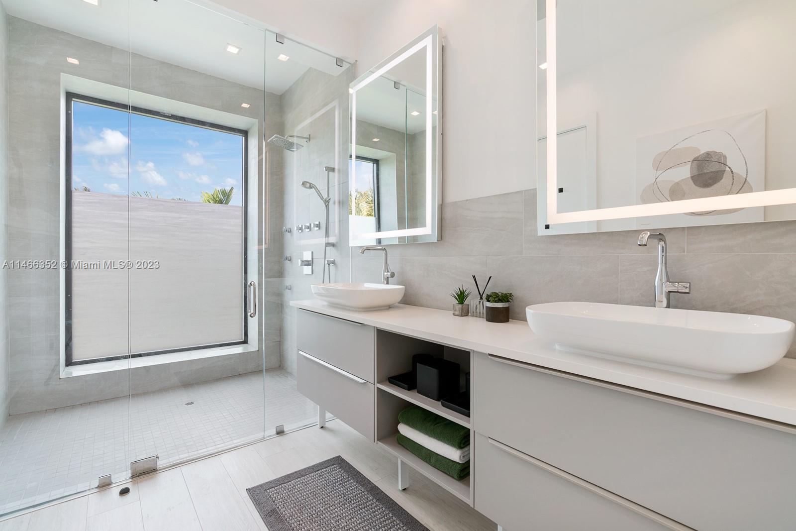 OCEAN SIDE SEC OF THE ISL - Residential Lease