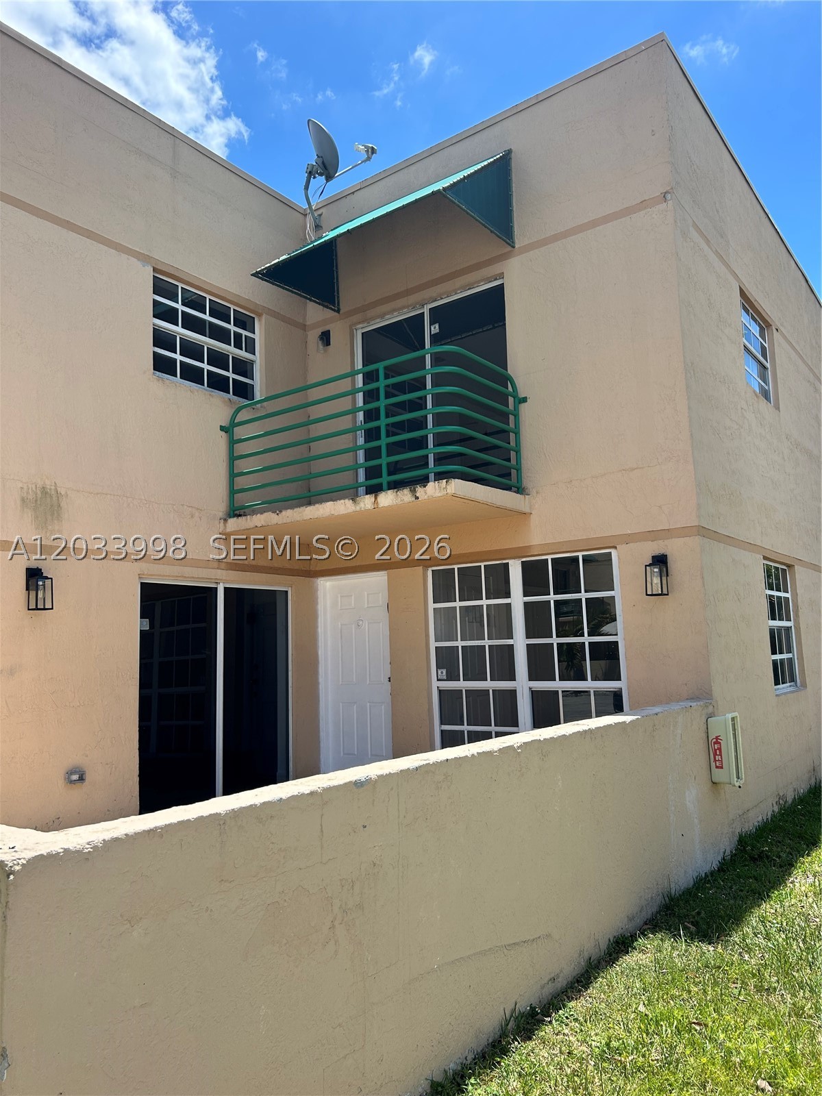 LES CHATEAUX AT INT GARDE - Residential Lease