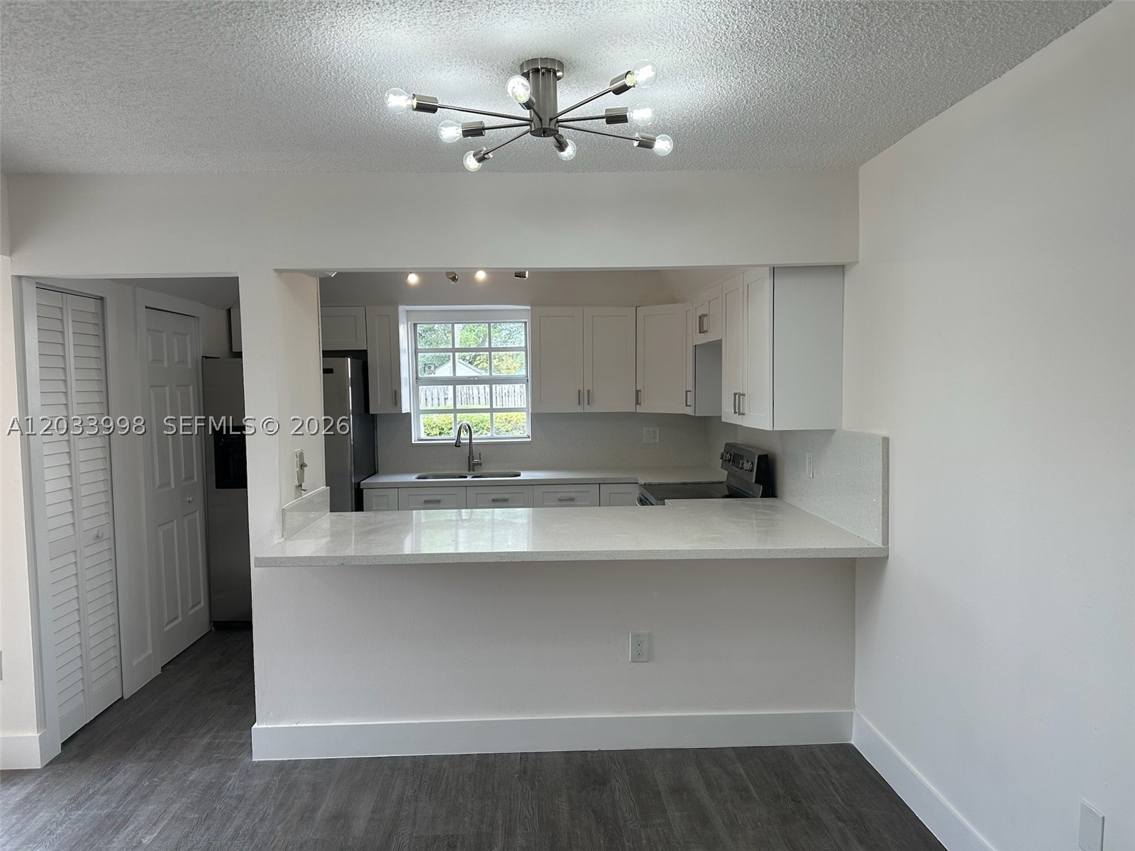 LES CHATEAUX AT INT GARDE - Residential Lease