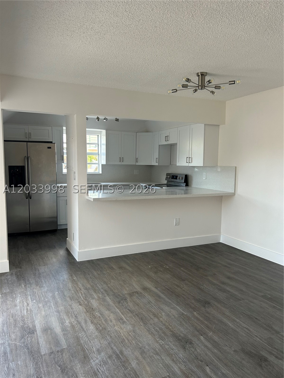 LES CHATEAUX AT INT GARDE - Residential Lease
