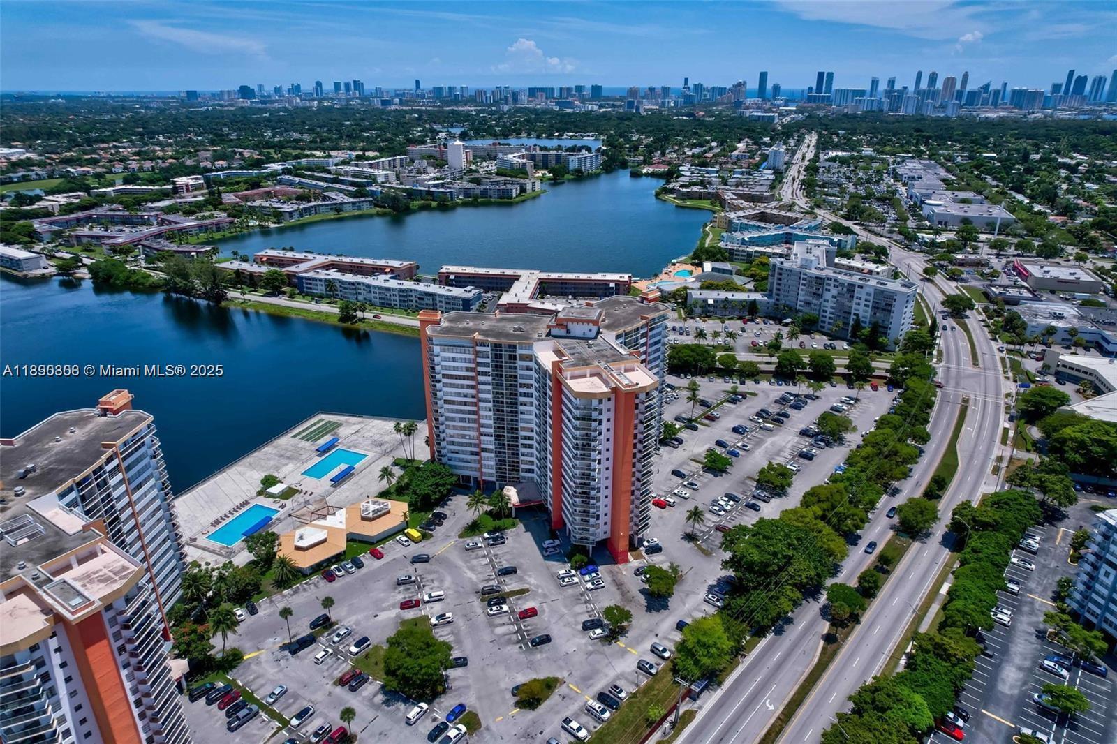*** LARGE ONE BED/ TWO BATH TOTALLY UPDATED  *** BAY VIEWS *** BALCONY *** NEW S.S APPLIANCES*** QUARTZ COUNTERTOPS *** NEW BATHROOMS *** TWO LARGE W-IN CLOSETS *** PETS WELCOME *** TWO SWIMMING POOLS AND GYM *** CONVENIENCE STORE *** EXCELLENT LOCATION !!! *The building has recently  PASSED its 40 & 50 year recertification *
