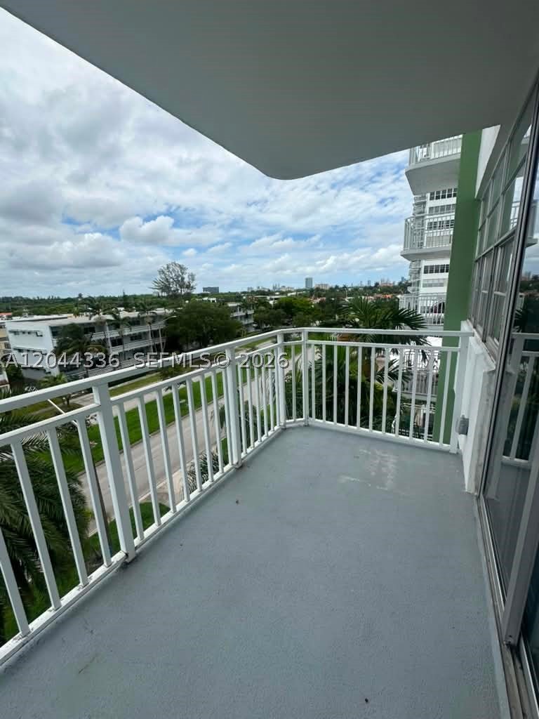 BAYVIEW TOWERS CONDO SOUT - Residential
