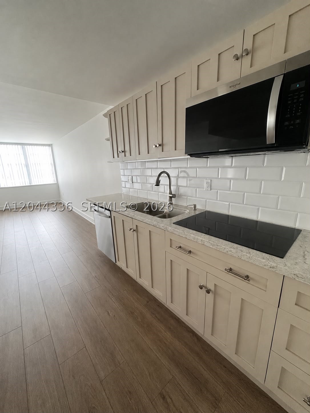 BAYVIEW TOWERS CONDO SOUT - Residential