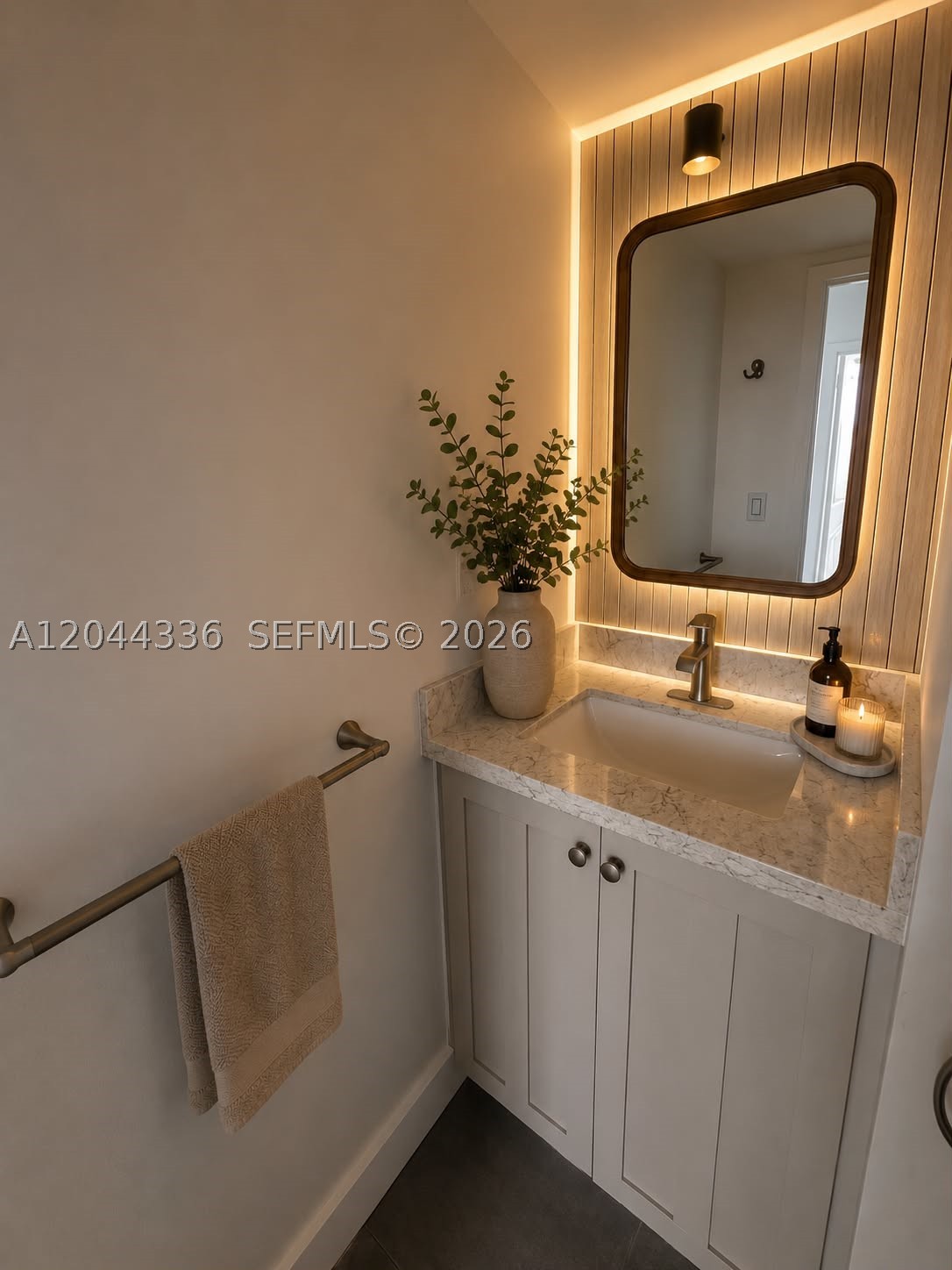 BAYVIEW TOWERS CONDO SOUT - Residential