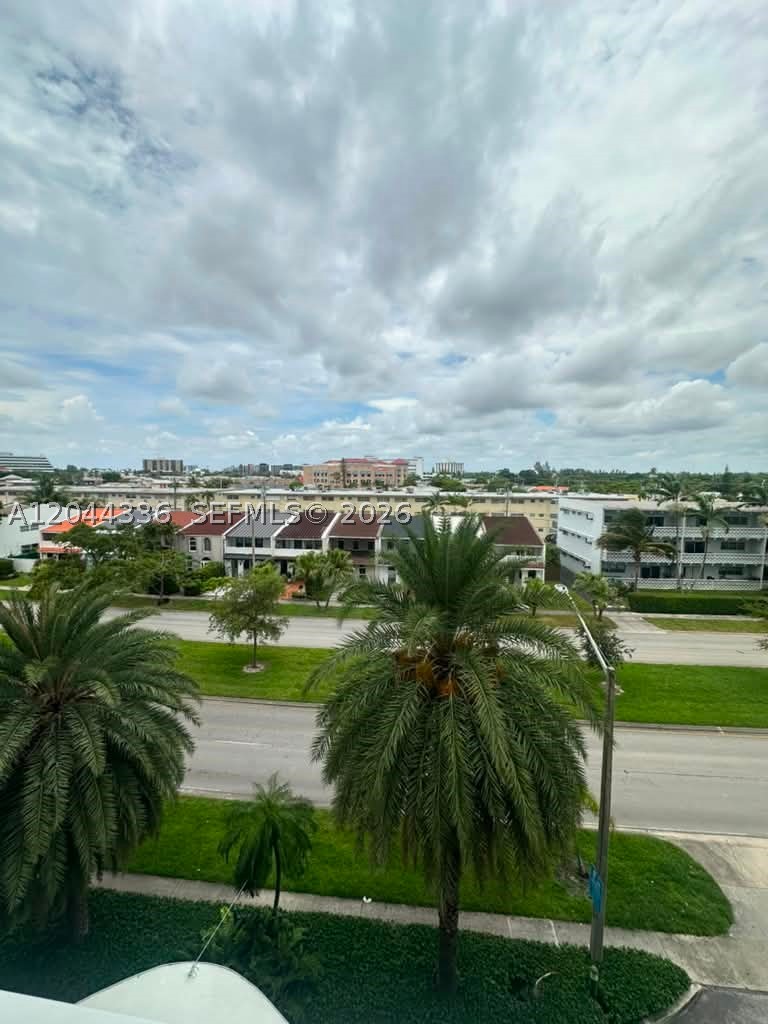 BAYVIEW TOWERS CONDO SOUT - Residential