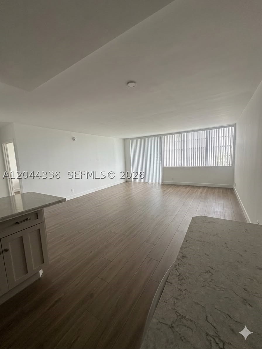 BAYVIEW TOWERS CONDO SOUT - Residential