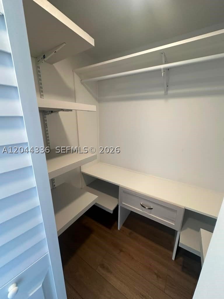 BAYVIEW TOWERS CONDO SOUT - Residential