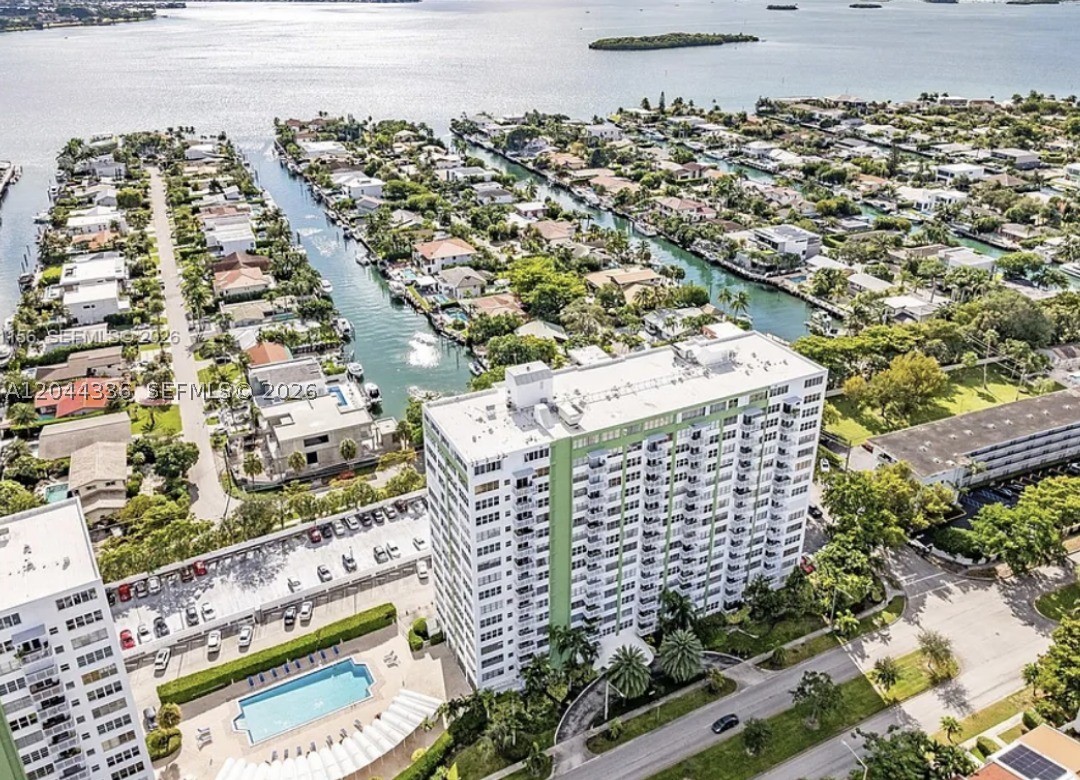 BAYVIEW TOWERS CONDO SOUT - Residential