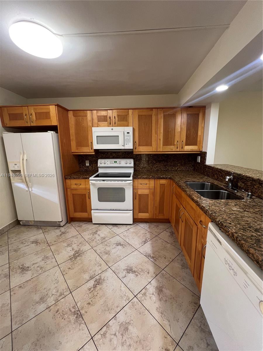 RACQUET CLUB APTS AT BONA - Residential