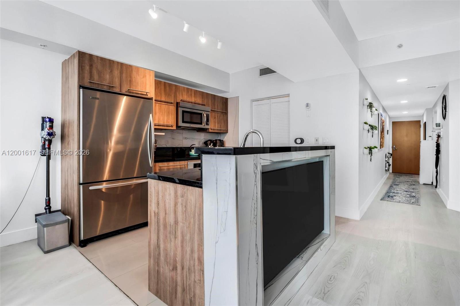 VIZCAYNE SOUTH CONDO - Residential