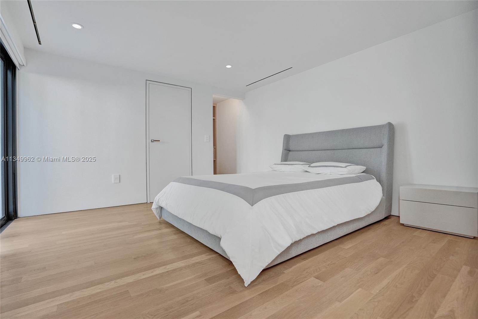 GOLDEN BEACH SEC C - Residential
