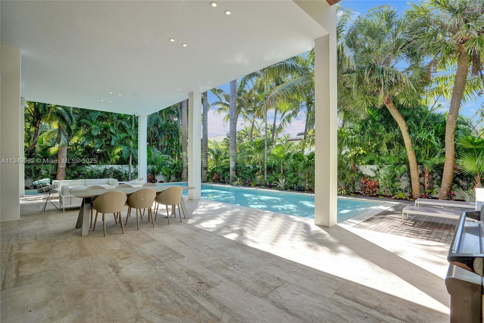 GOLDEN BEACH SEC C - Residential