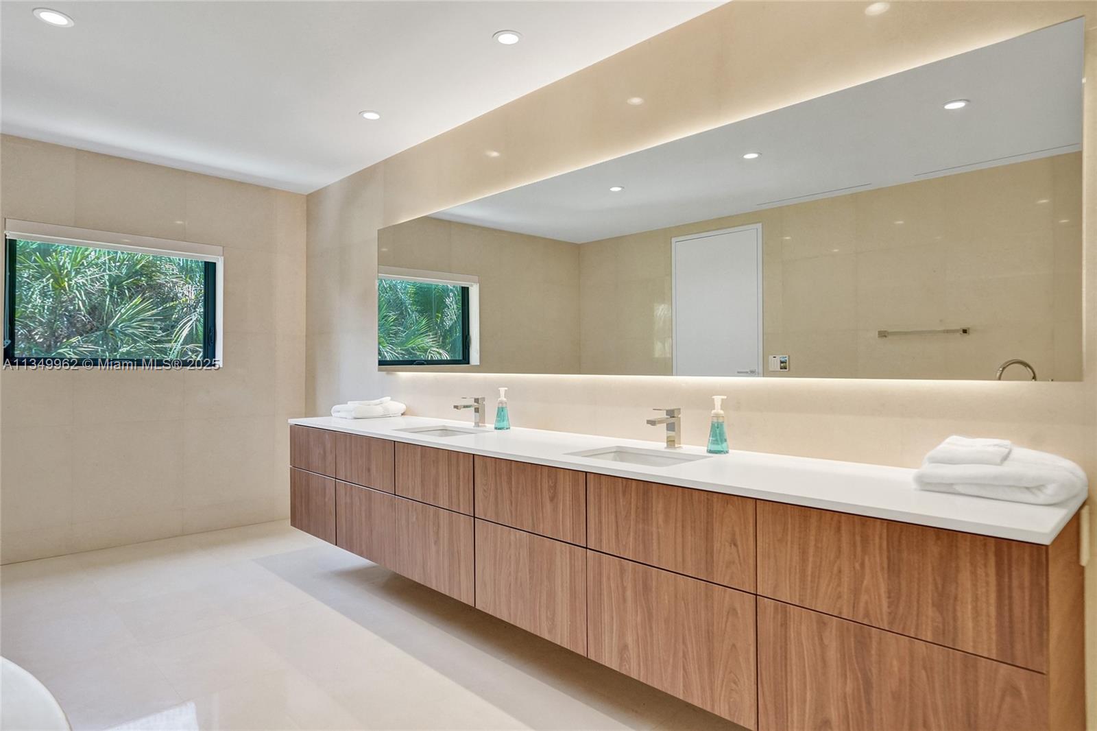 GOLDEN BEACH SEC C - Residential