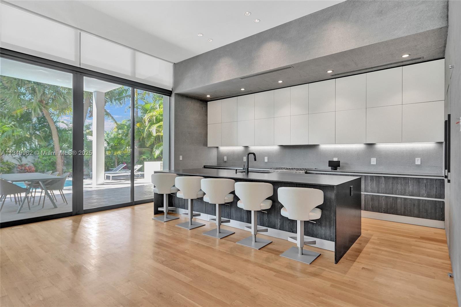 GOLDEN BEACH SEC C - Residential