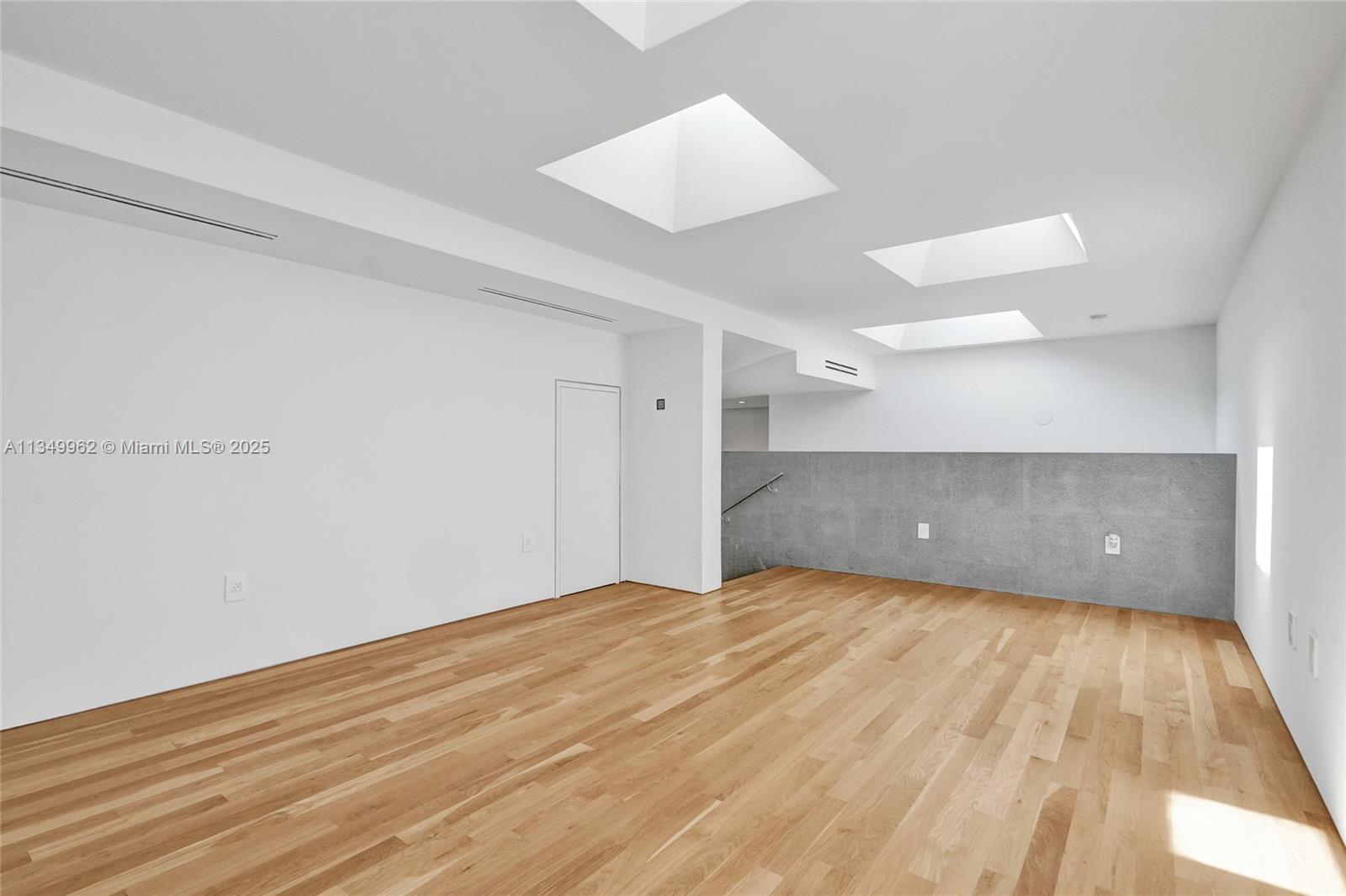 GOLDEN BEACH SEC C - Residential