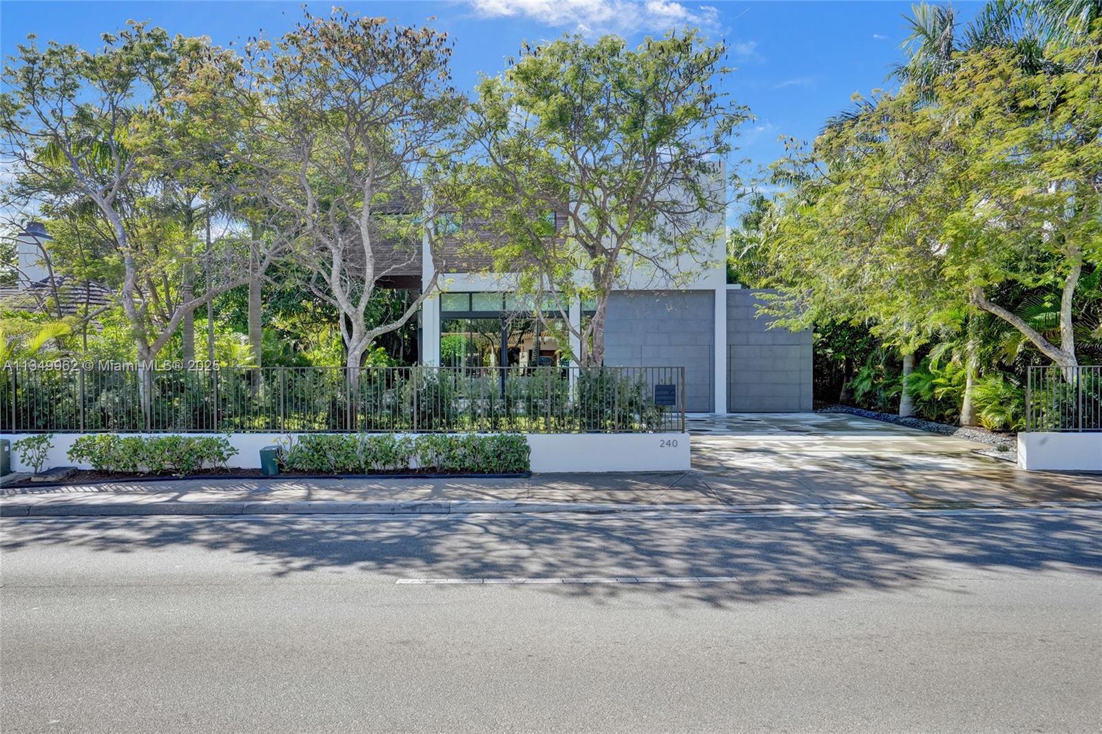 GOLDEN BEACH SEC C - Residential