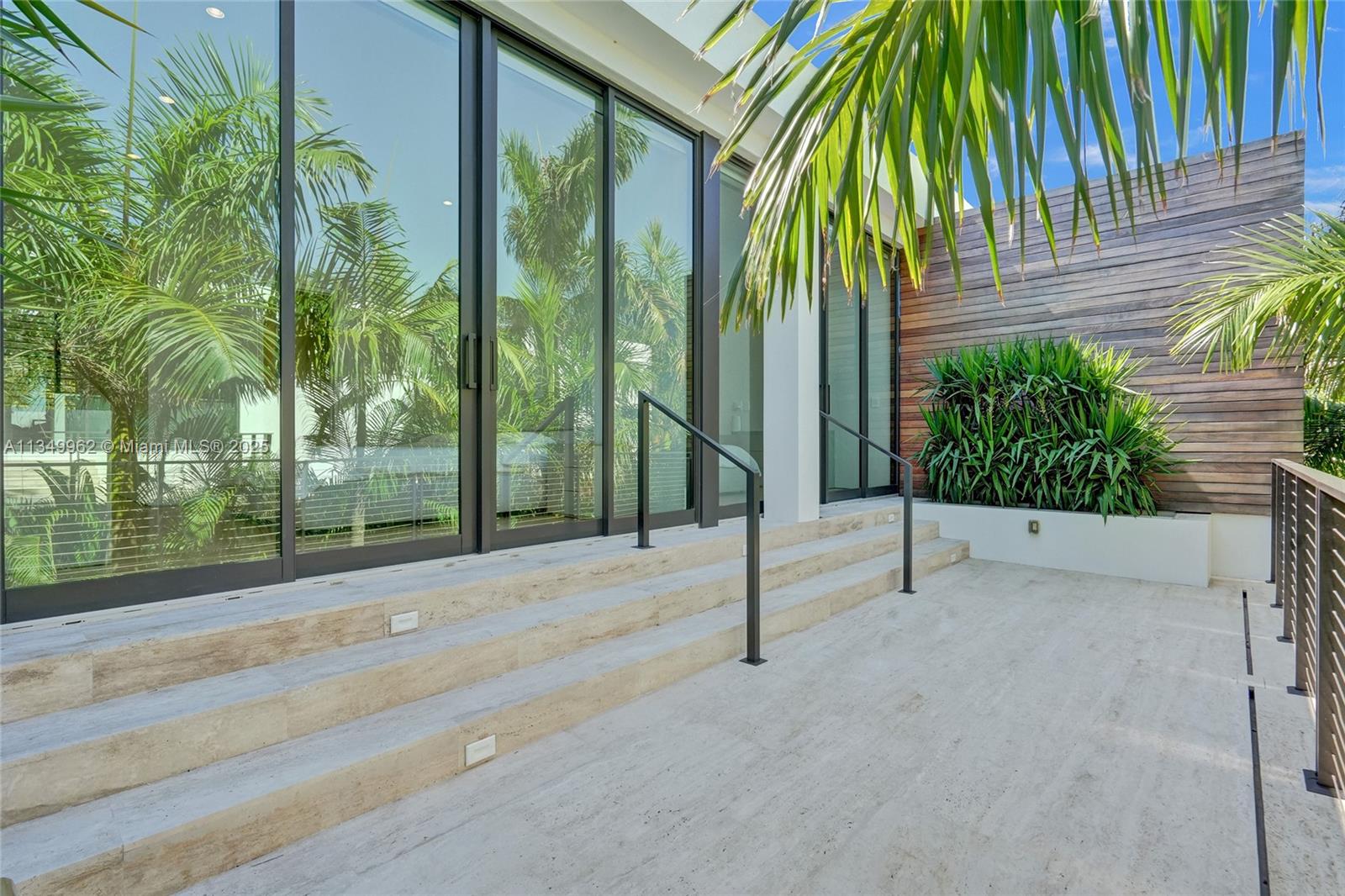 GOLDEN BEACH SEC C - Residential