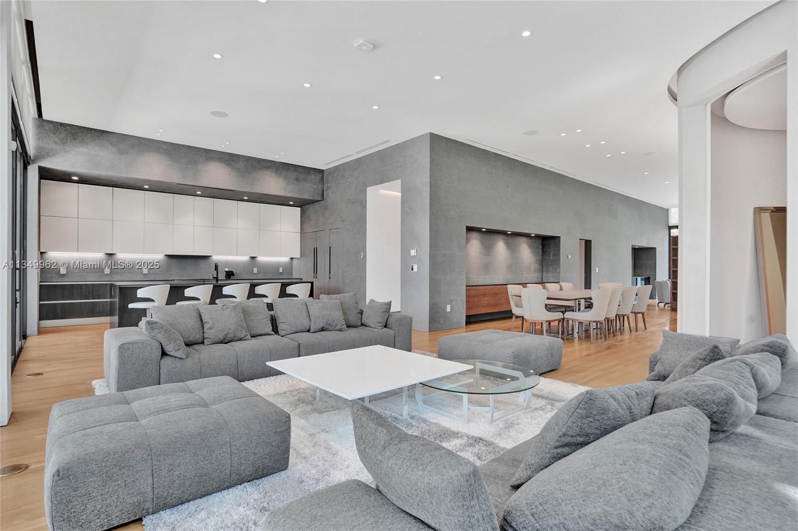 GOLDEN BEACH SEC C - Residential