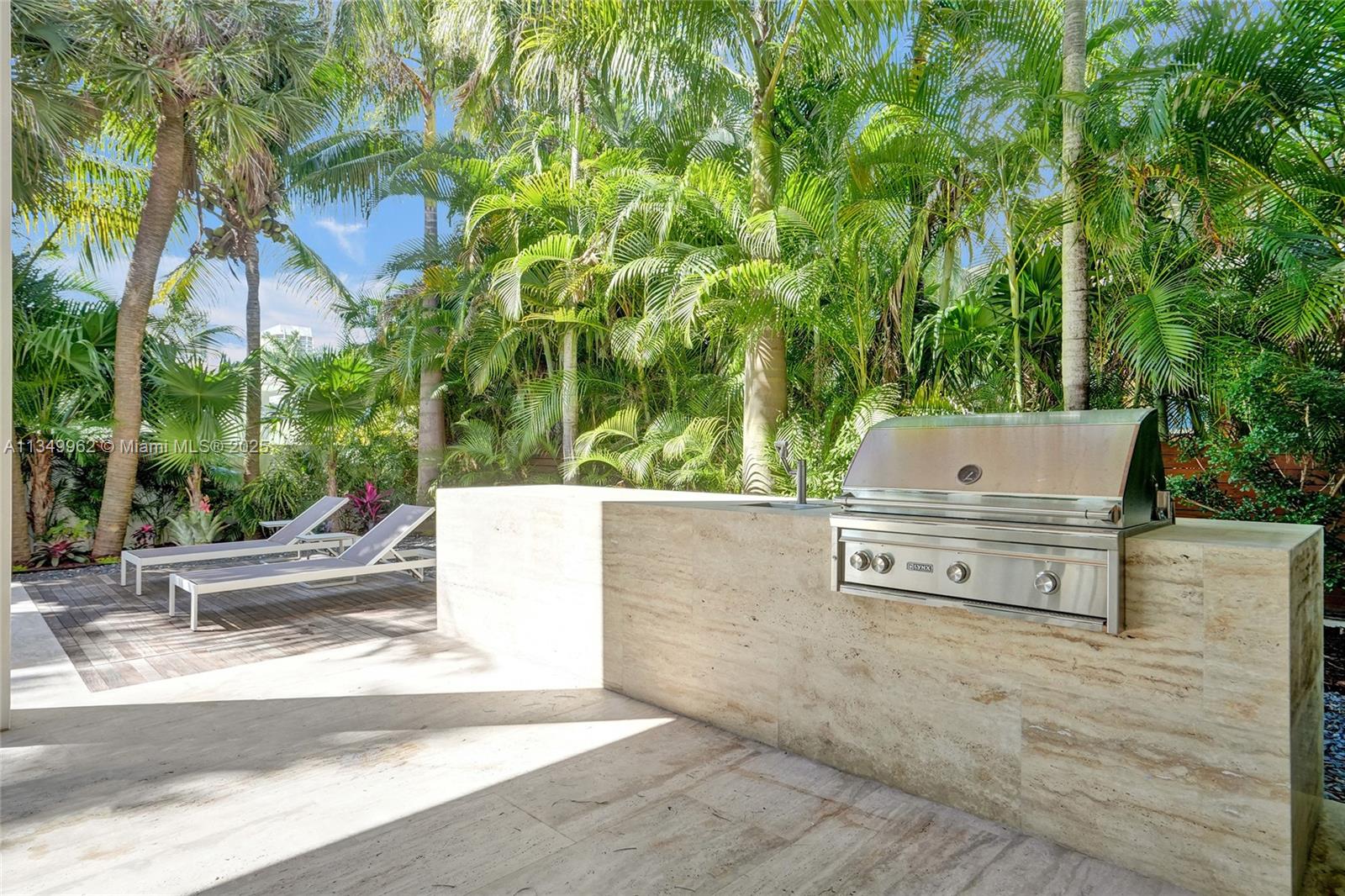GOLDEN BEACH SEC C - Residential