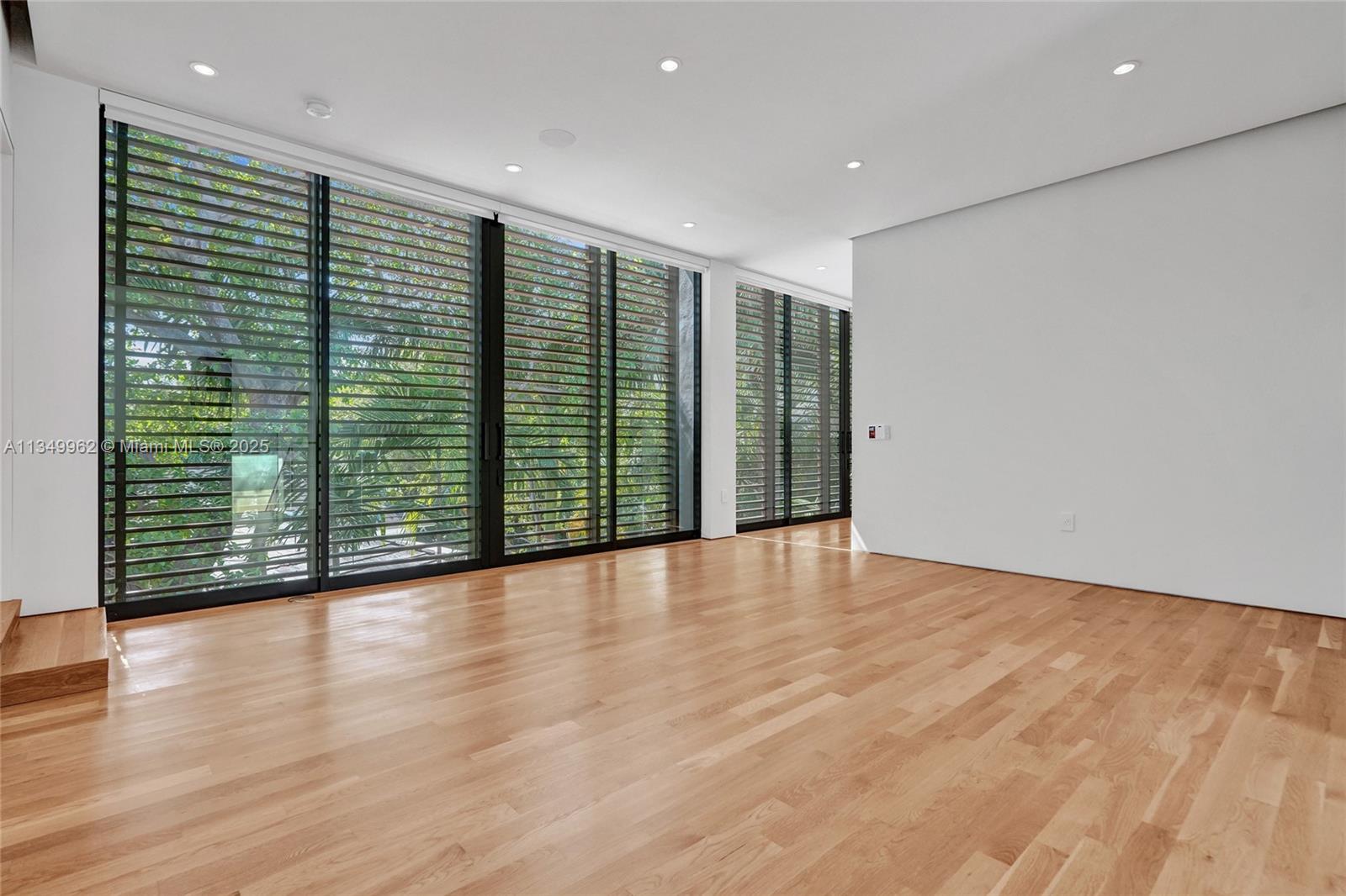 GOLDEN BEACH SEC C - Residential