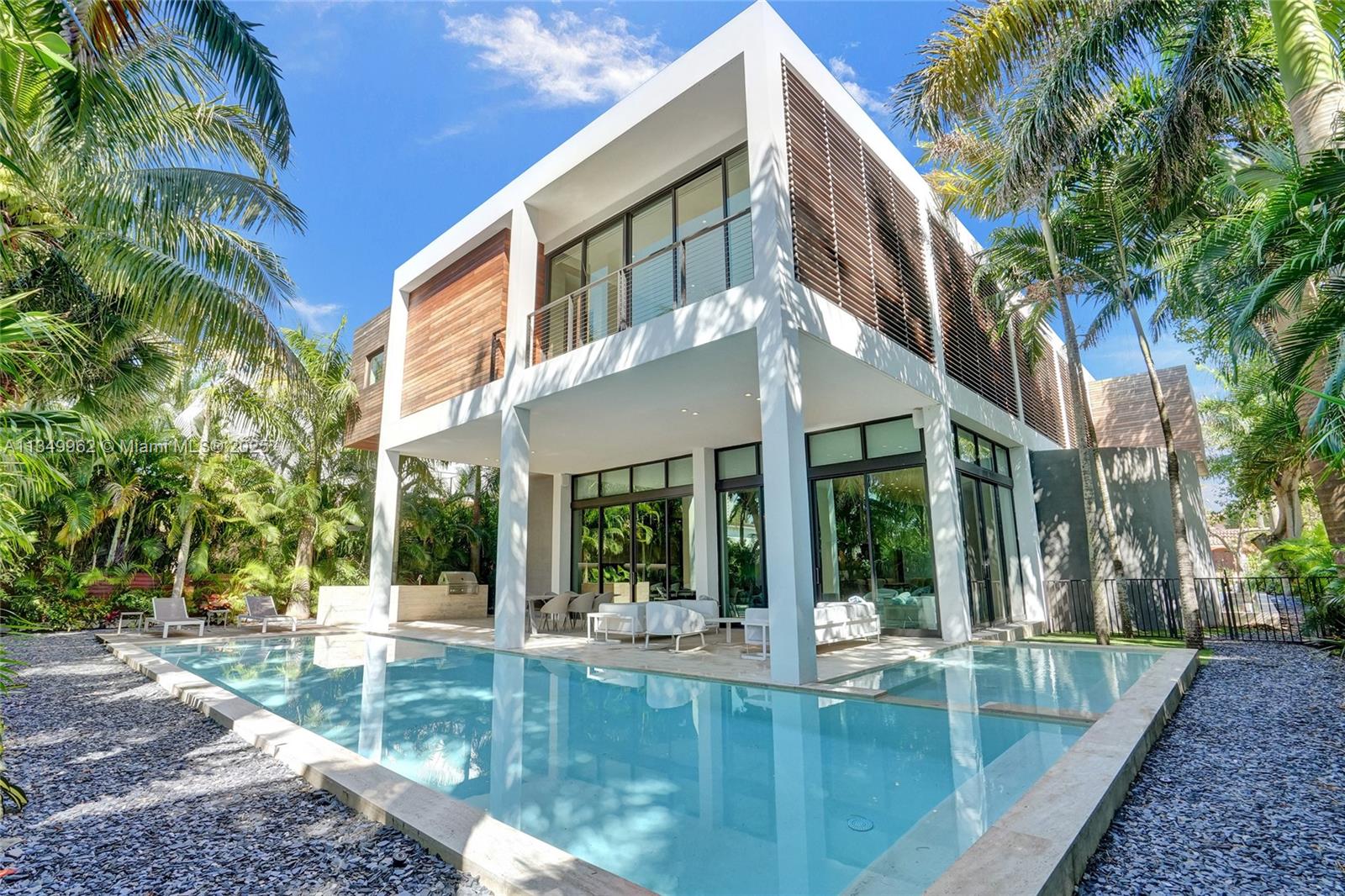GOLDEN BEACH SEC C - Residential