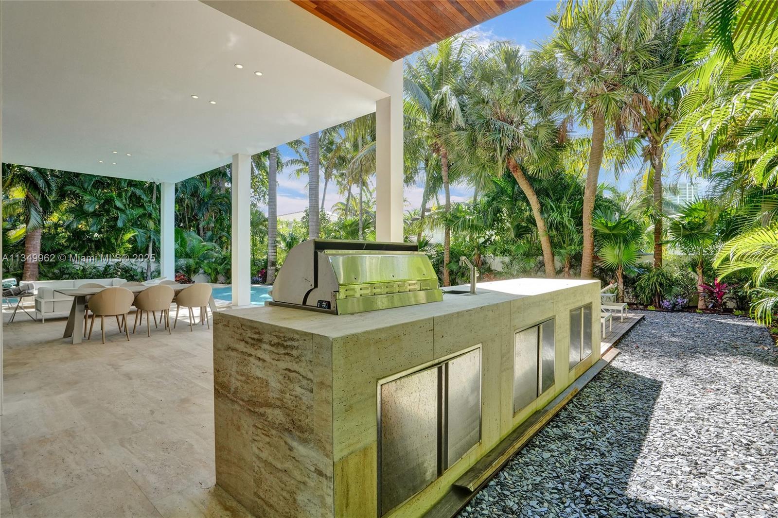 GOLDEN BEACH SEC C - Residential