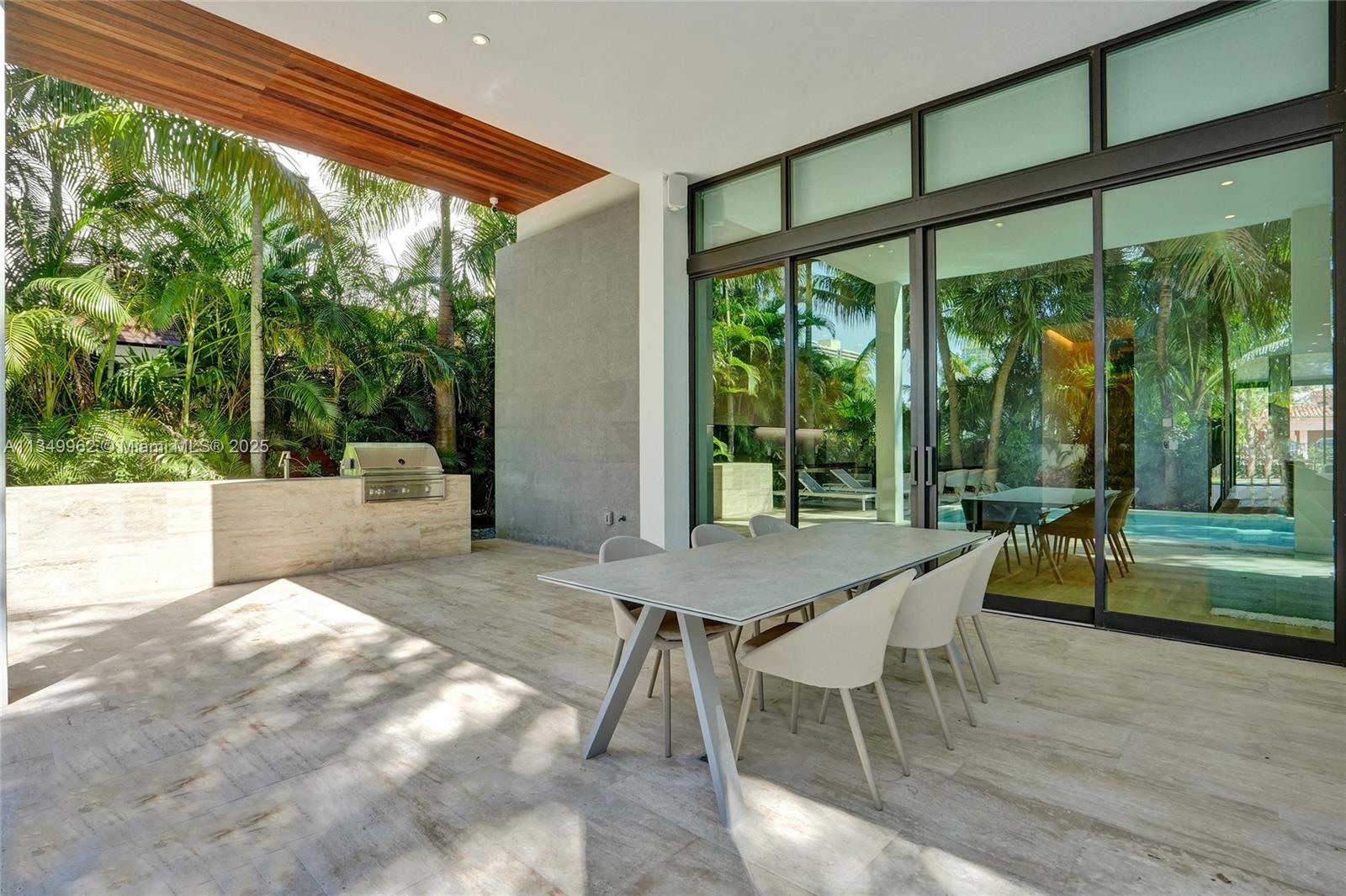 GOLDEN BEACH SEC C - Residential