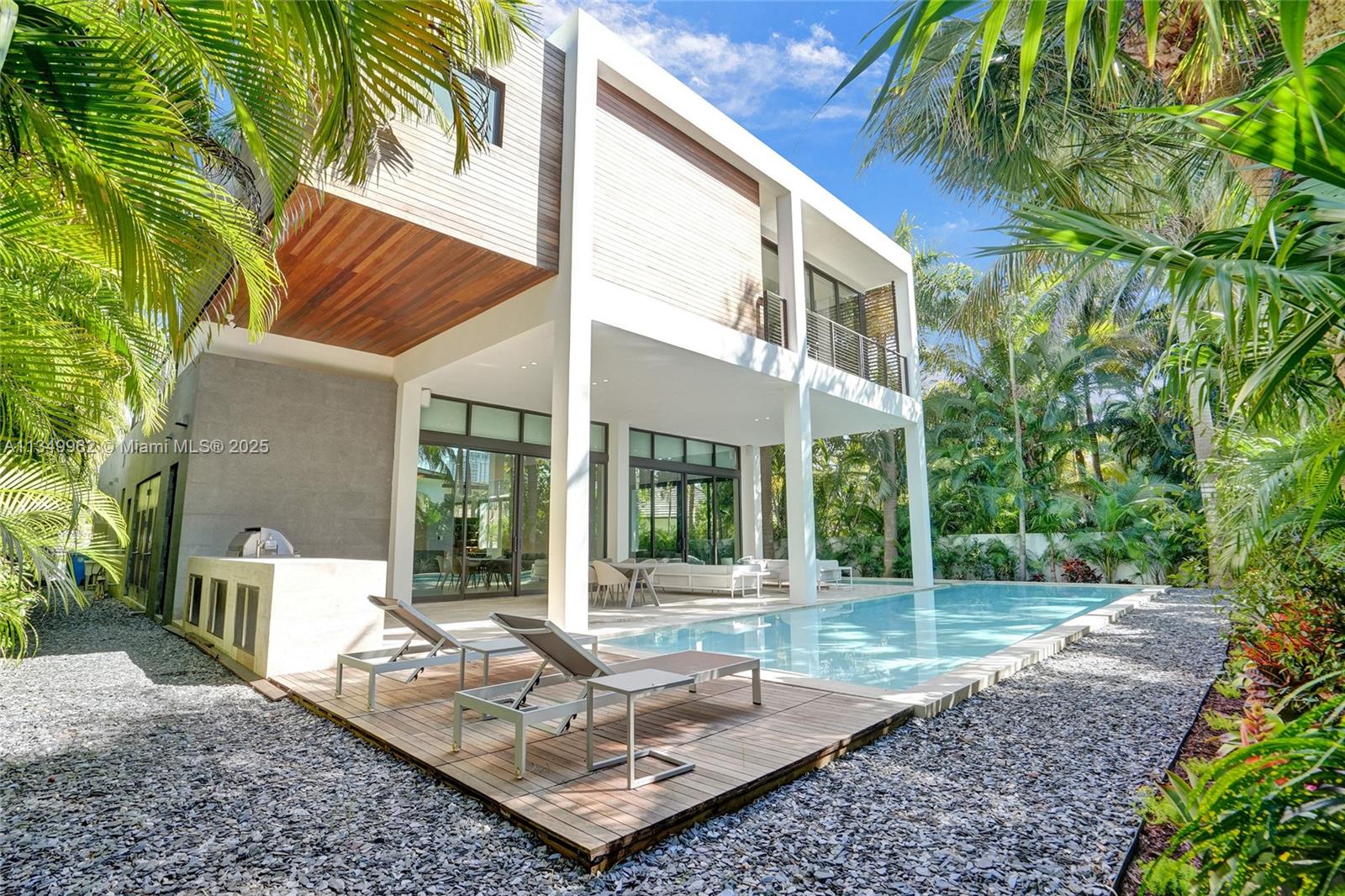 GOLDEN BEACH SEC C - Residential