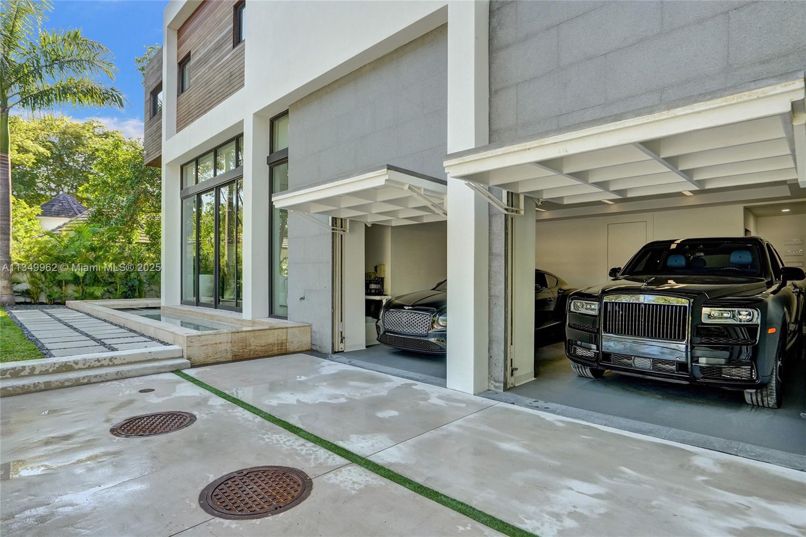 GOLDEN BEACH SEC C - Residential