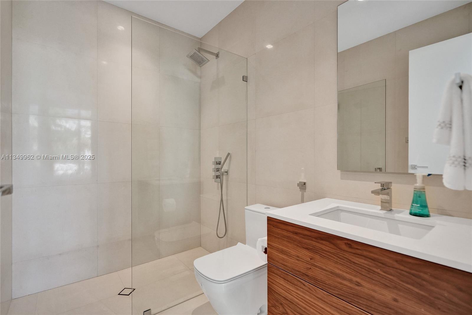 GOLDEN BEACH SEC C - Residential