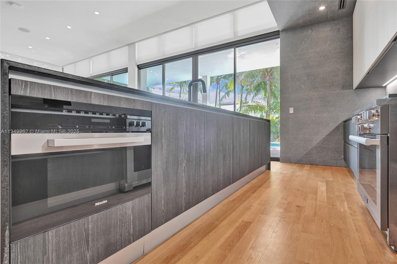 GOLDEN BEACH SEC C - Residential