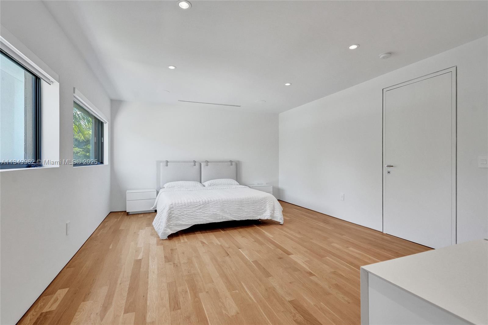 GOLDEN BEACH SEC C - Residential