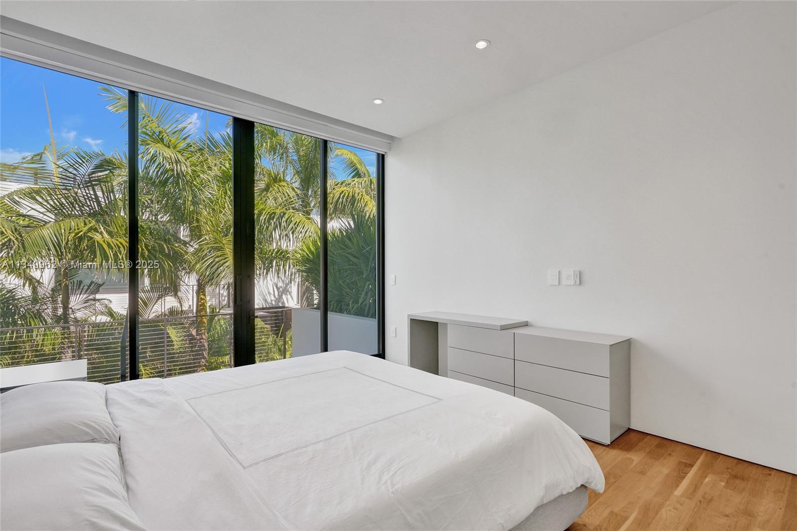 GOLDEN BEACH SEC C - Residential