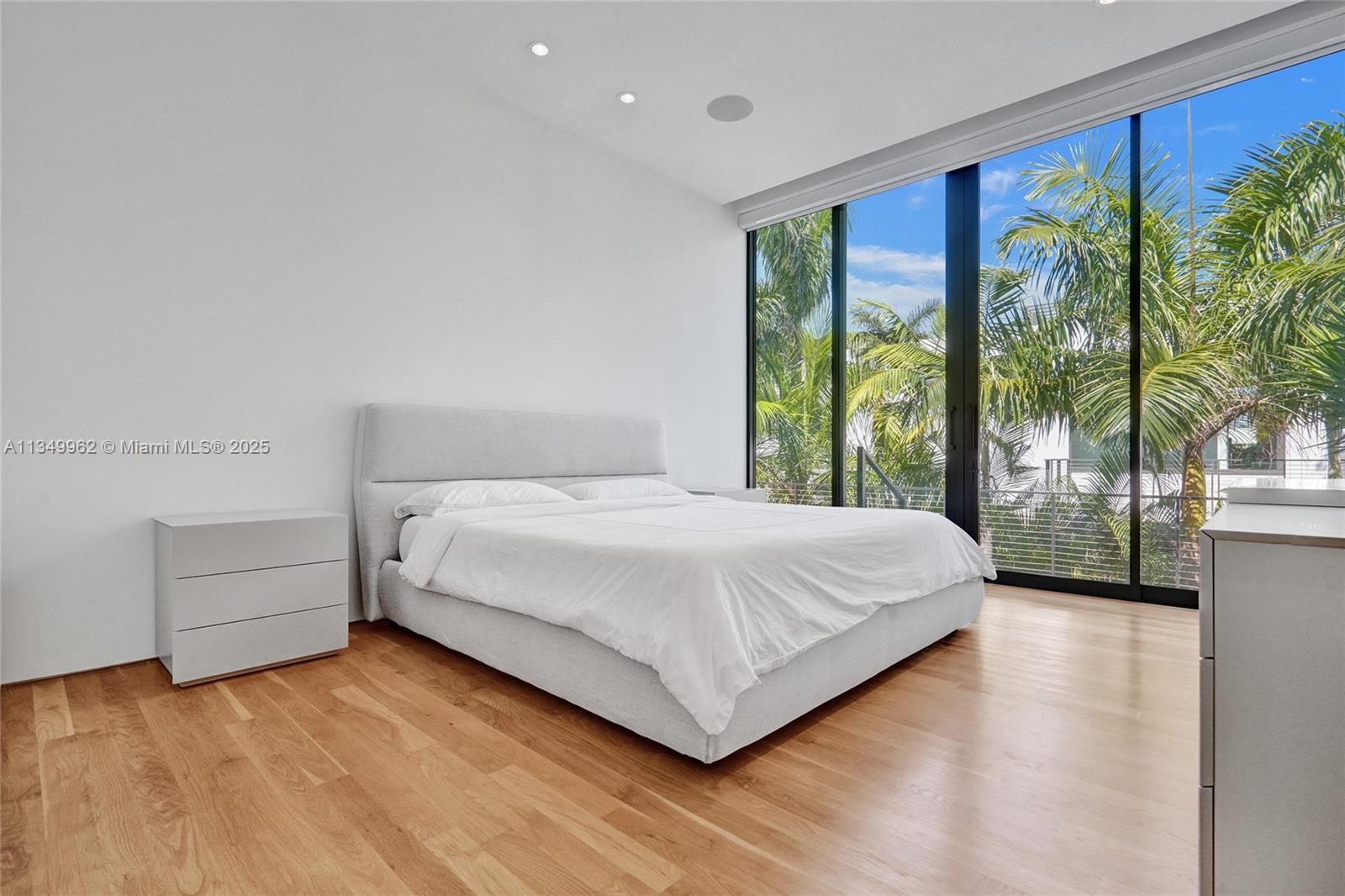 GOLDEN BEACH SEC C - Residential
