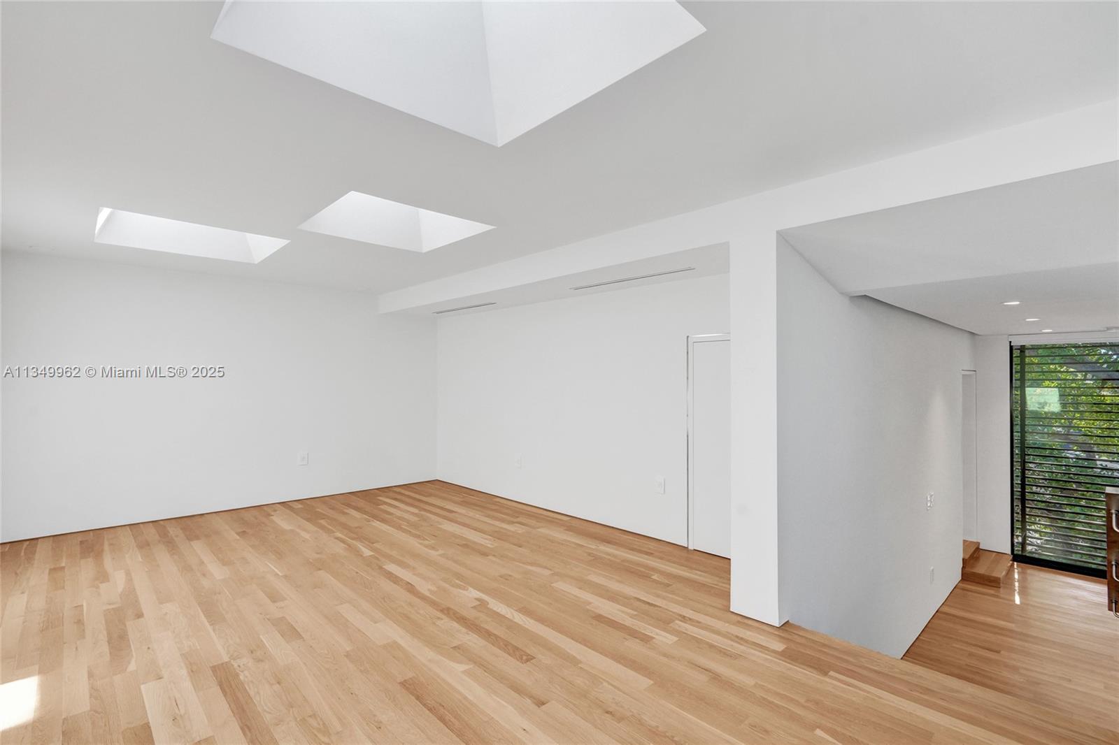 GOLDEN BEACH SEC C - Residential