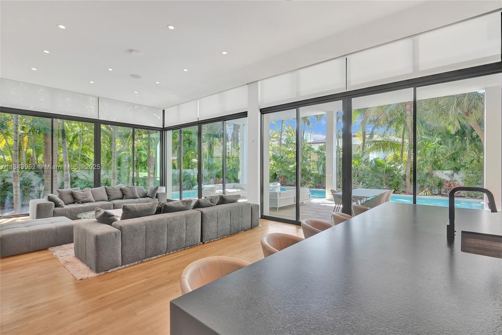 GOLDEN BEACH SEC C - Residential