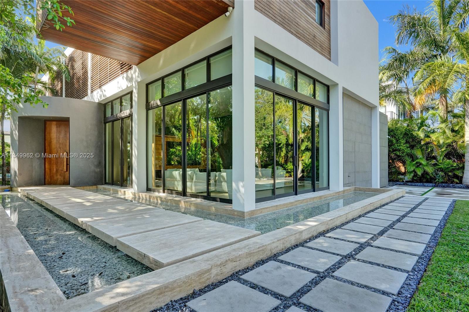 GOLDEN BEACH SEC C - Residential